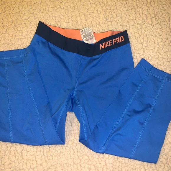 Nike Pro Cropped Legging - Picture 1 of 2
